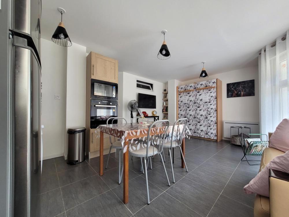 Appartement Salbris- Parking Gratuit Bagian luar foto